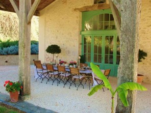 3 Bedroom Stone Apartment with Shared Pool near Sainte Livrade sur Lot, Nouvelle Aquitaine, France